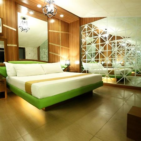 Hotel Ava Cuneta Pasay Exteriér fotografie
